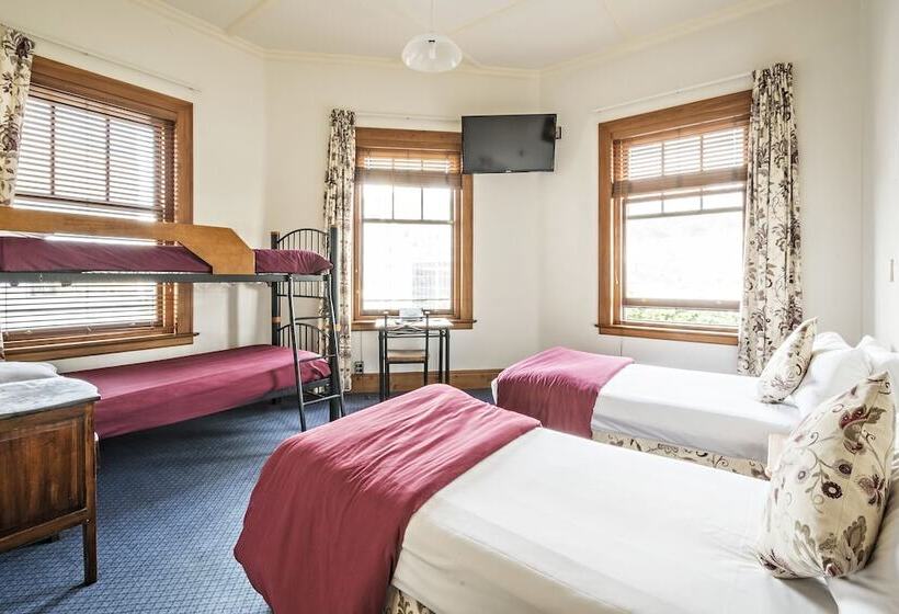 חדר סטנדרט לארבעה, The Cambridge