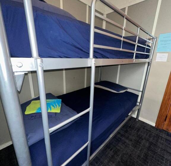 Cama em Quarto Compartilhado, The Cambridge