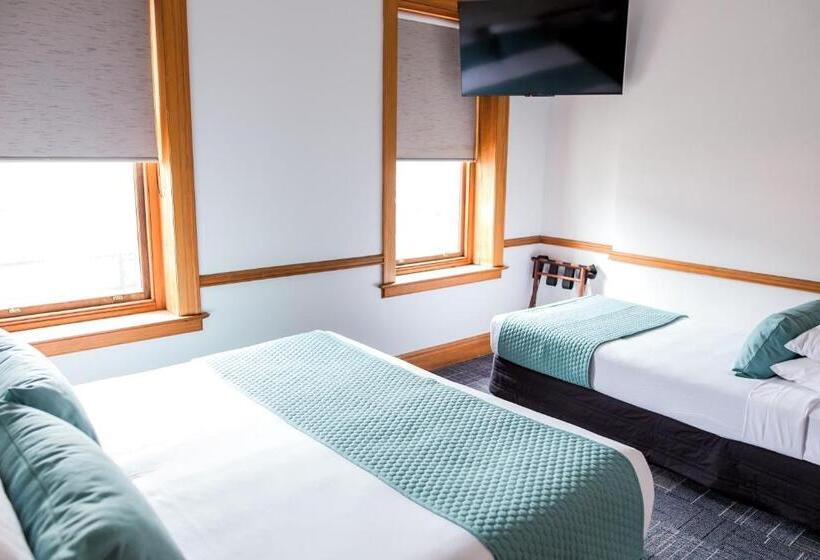 Quarto Triplo Estandar, The Cambridge