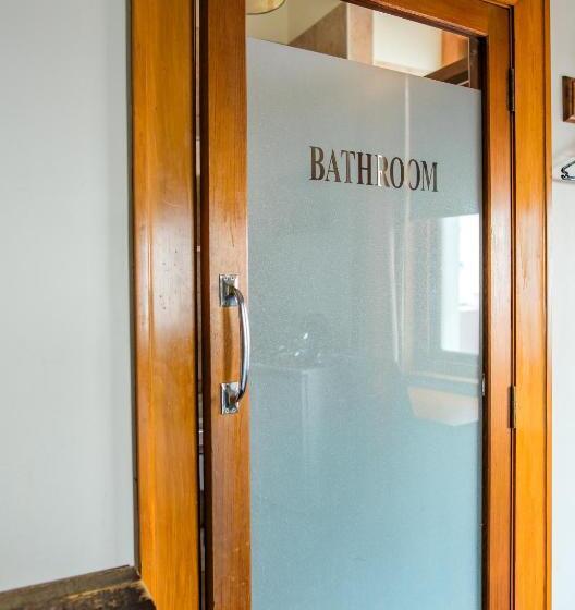 חדר סטנדרט לשלושה, The Cambridge