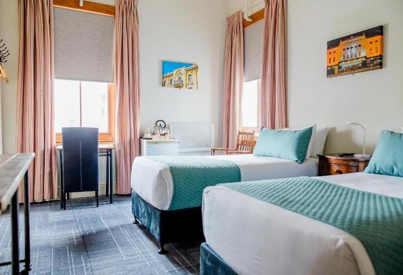 Quarto Triplo Estandar, The Cambridge