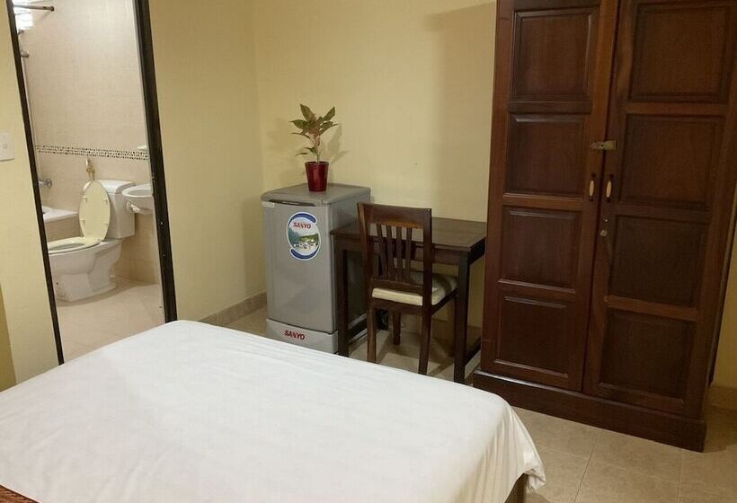 اتاق لوکس سه تخته, Minh Chau