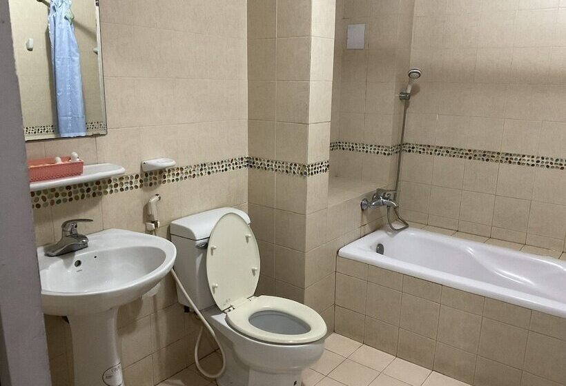 اتاق لوکس, Minh Chau