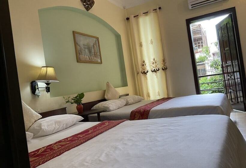 اتاق لوکس, Minh Chau