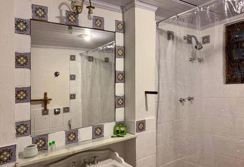 带阳台的三人标准间, Pousada Valle Paradiso