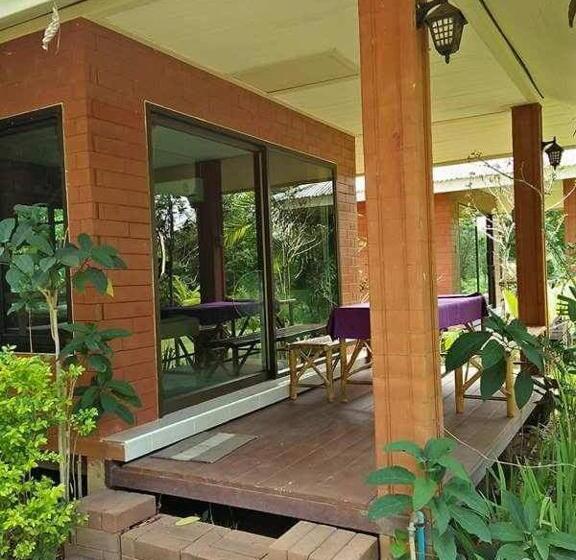 Quarto Superior, Baanrai Saiyoknoi Resort