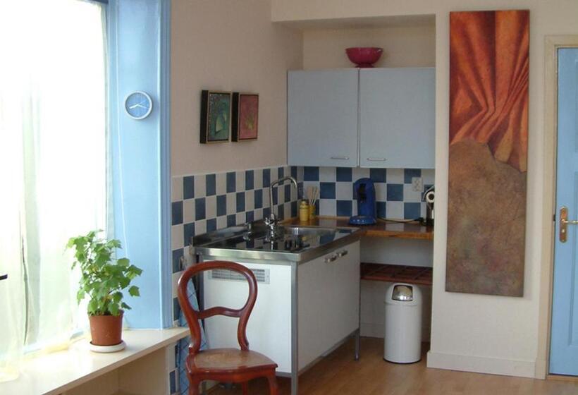 غرفة قياسية, Bij De Kunstenaars