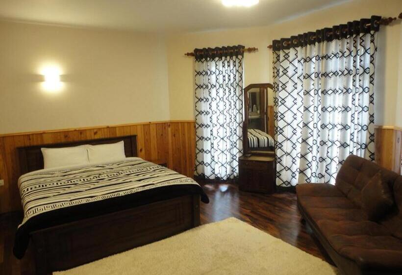 디럭스 트리플 룸, The Hill Town Cottage