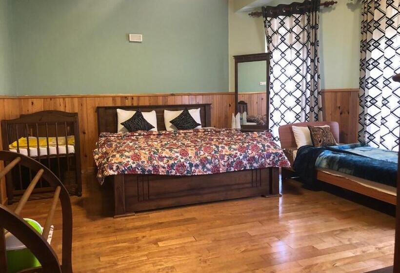 디럭스 트리플 룸, The Hill Town Cottage