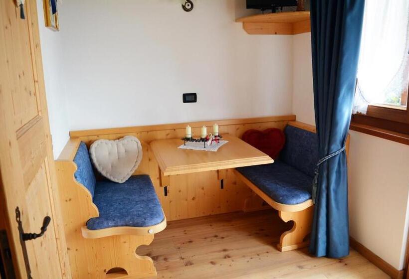 Pokój Standard Trzyosobowy, Agritur Dalaip Dei Pape