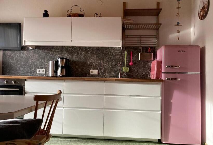 Appartement met 2 Slaapkamers en Balkon, Ellmauhof