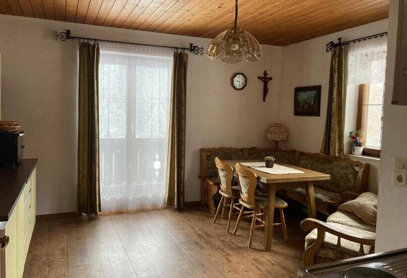 Appartement met 2 Slaapkamers en Balkon, Ellmauhof