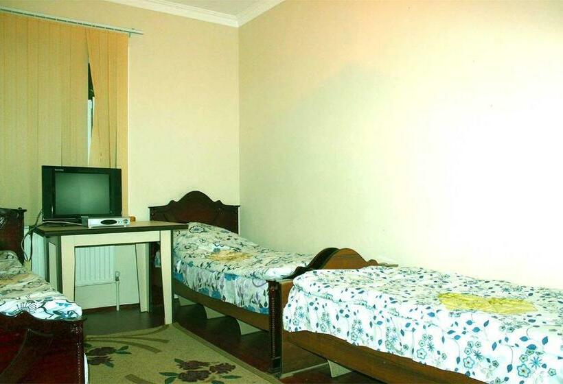 اتاق استاندارد سه نفره, Umud