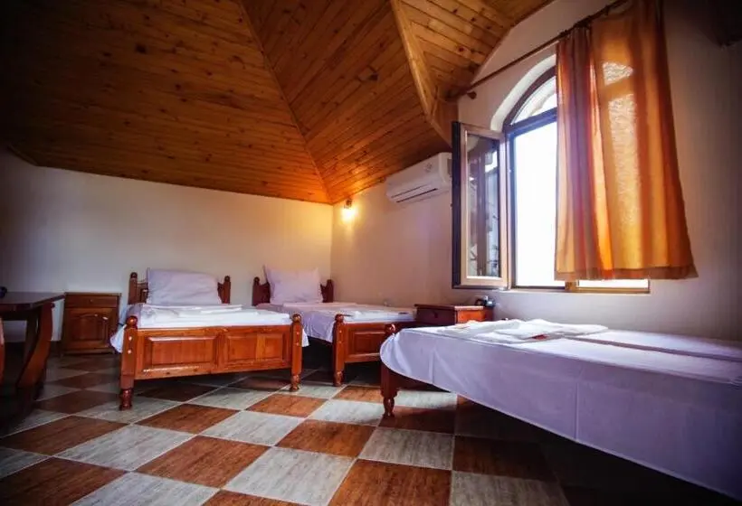 اتاق استاندارد سه نفره, Guest House Yoanna