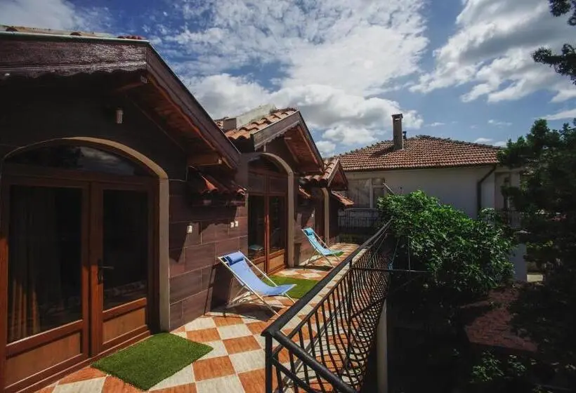 اتاق کلاسیک سه تخته, Guest House Yoanna