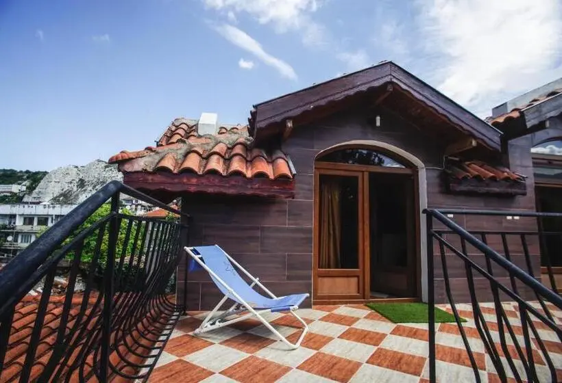 اتاق کلاسیک سه تخته, Guest House Yoanna