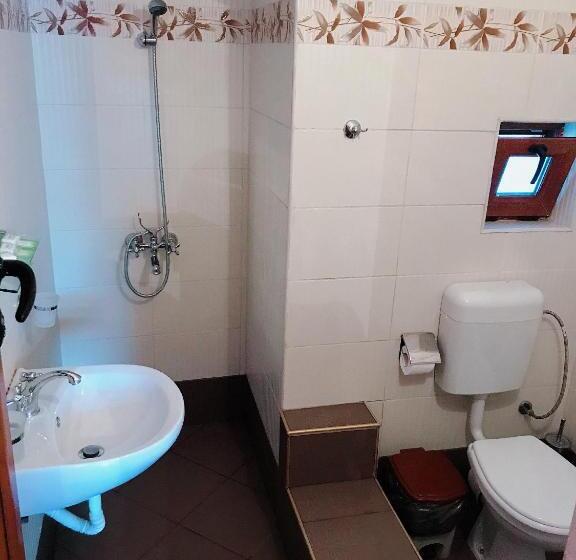 经典四人房间, Guest House Yoanna