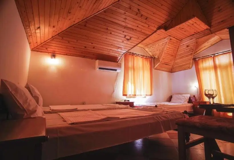 اتاق کلاسیک چهارنفره, Guest House Yoanna