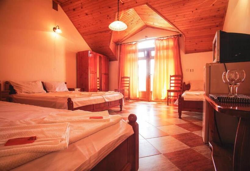 经典四人房间, Guest House Yoanna