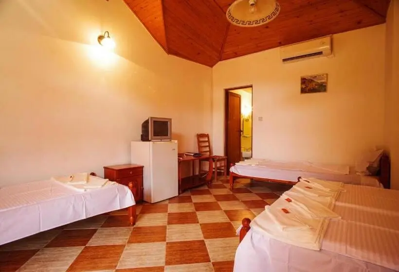 اتاق کلاسیک چهارنفره, Guest House Yoanna
