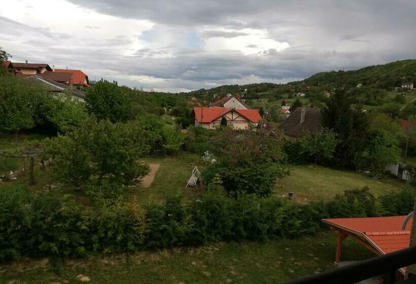 Номер Стандарт Вид на Сад, Lótuszvirág Vendégház