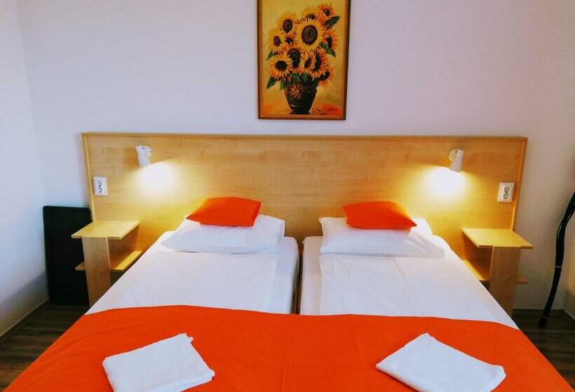 Номер Стандарт Вид на Сад, Lótuszvirág Vendégház