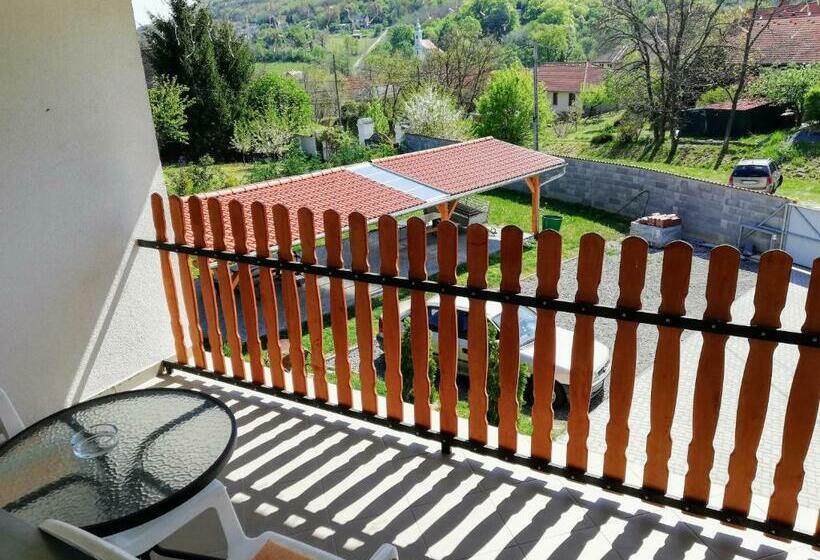 Четырехместный Номер Стандарт, Lótuszvirág Vendégház