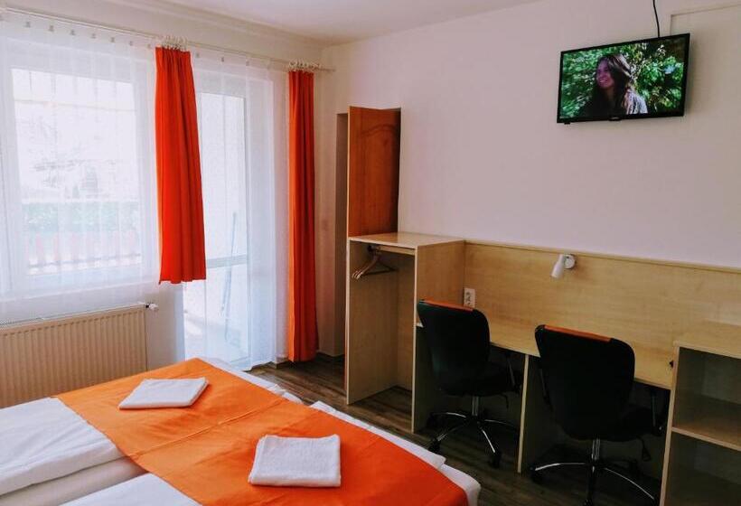 Четырехместный Номер Стандарт, Lótuszvirág Vendégház