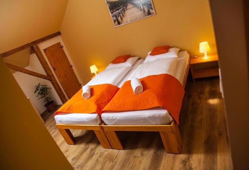 Четырехместный Номер Стандарт, Lótuszvirág Vendégház