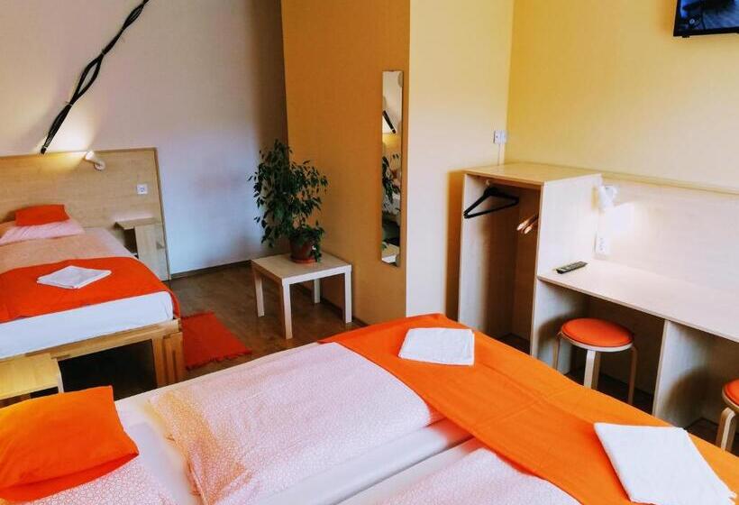 Номер Стандарт Трехместный, Lótuszvirág Vendégház