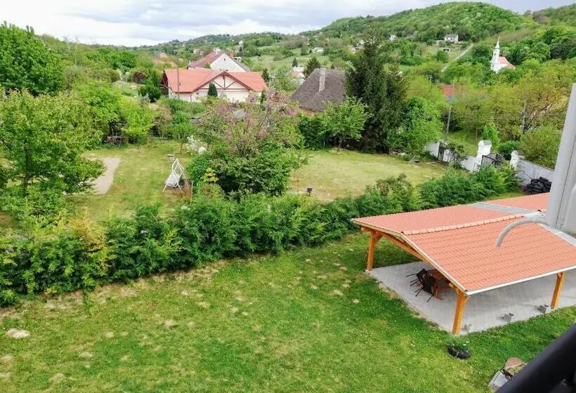 ファミリールーム, Lótuszvirág Vendégház