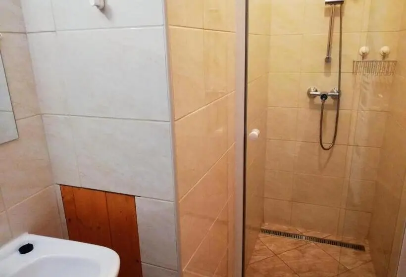 ファミリールーム, Lótuszvirág Vendégház