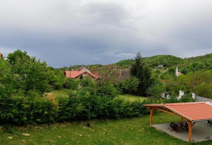 Семейный Номер, Lótuszvirág Vendégház