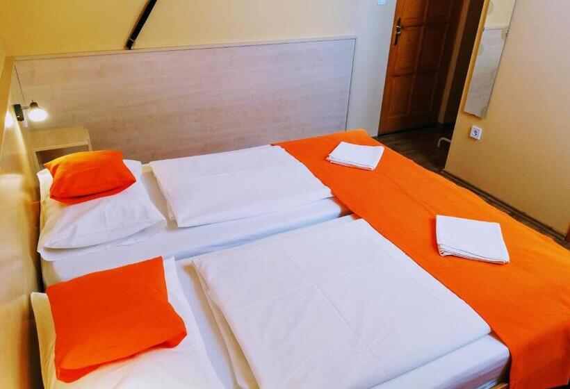 Номер Стандарт, Lótuszvirág Vendégház