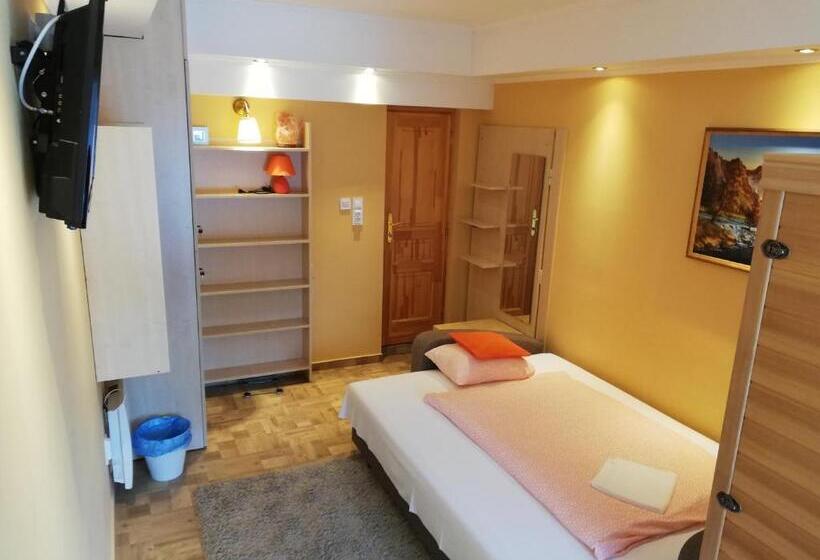 Студио Стандарт Вид на Сад, Lótuszvirág Vendégház