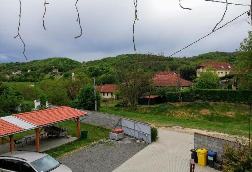 Дом 1 Спальня, Lótuszvirág Vendégház