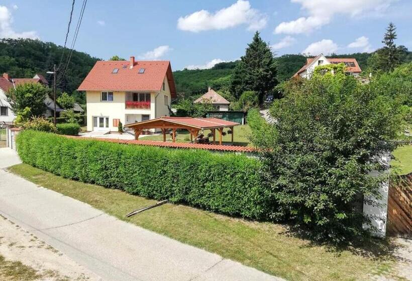 Дом 1 Спальня, Lótuszvirág Vendégház