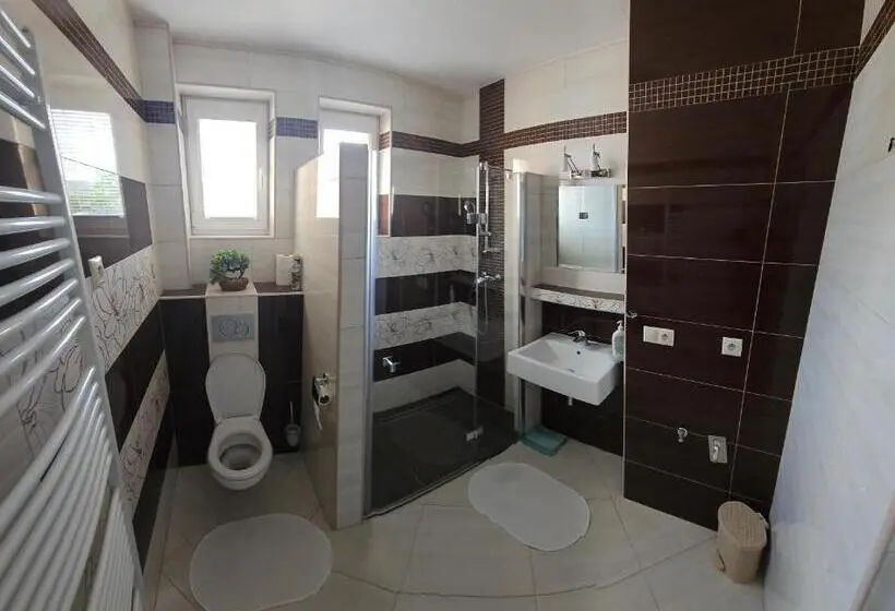 Deluxe-huoneisto 1 Makuuhuone, Privat Agnesa