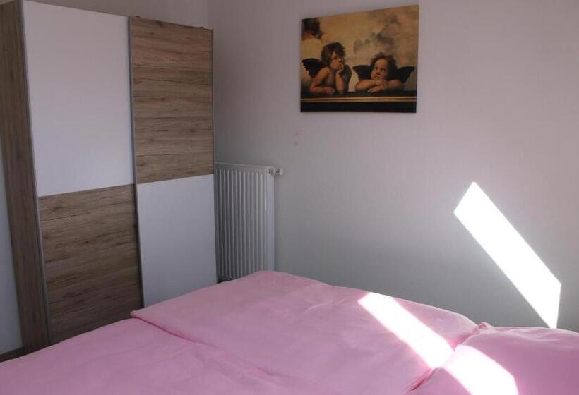 スタンダードスタジオ, Post Hostel For Youth, Students And Pilgrims