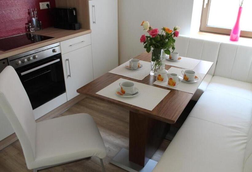 スタンダードスタジオ, Post Hostel For Youth, Students And Pilgrims