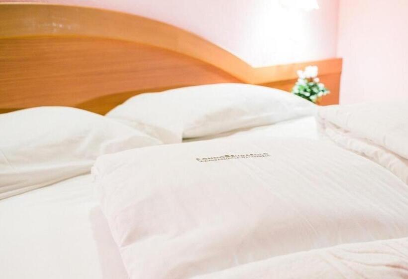 חדר סופריור עם מיטת קינג, Fondo Brugarolo