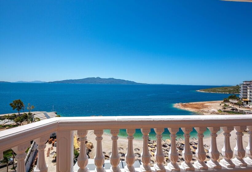 オーシャンビューのスーペリアトリプルルーム, Apollon Sarande