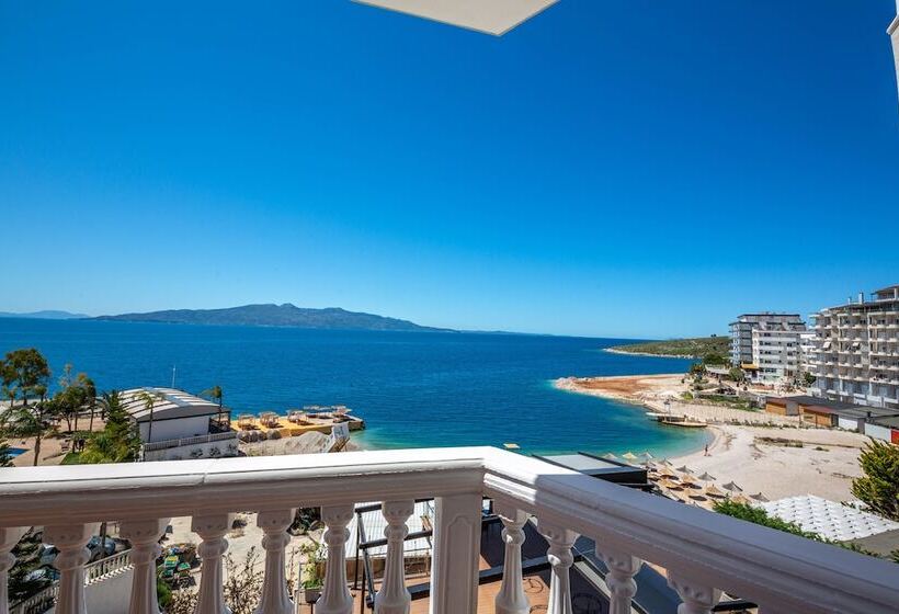 オーシャンビューのスーペリアトリプルルーム, Apollon Sarande