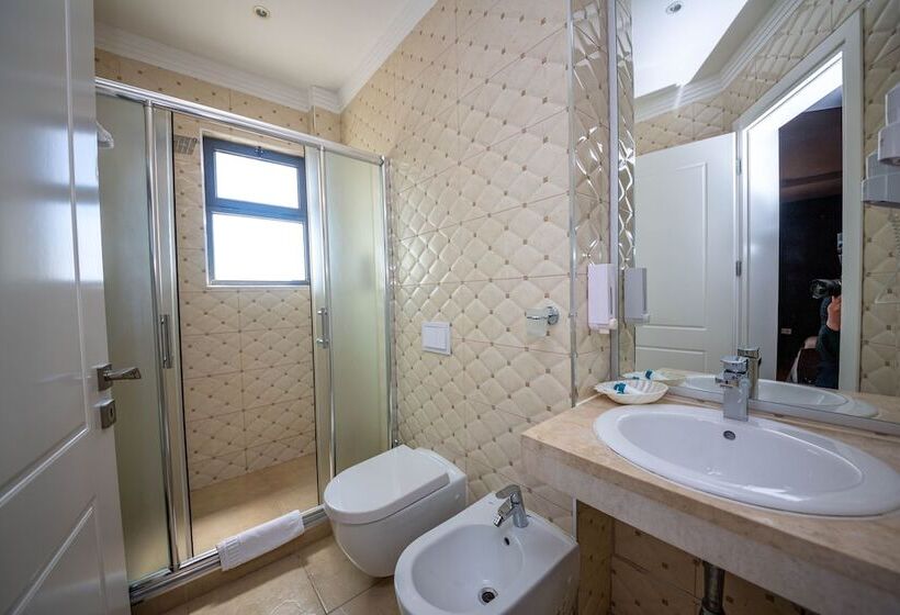 スーペリアトリプルルーム, Apollon Sarande