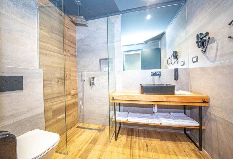 サイドシービュースーペリアールーム, Apollon Sarande