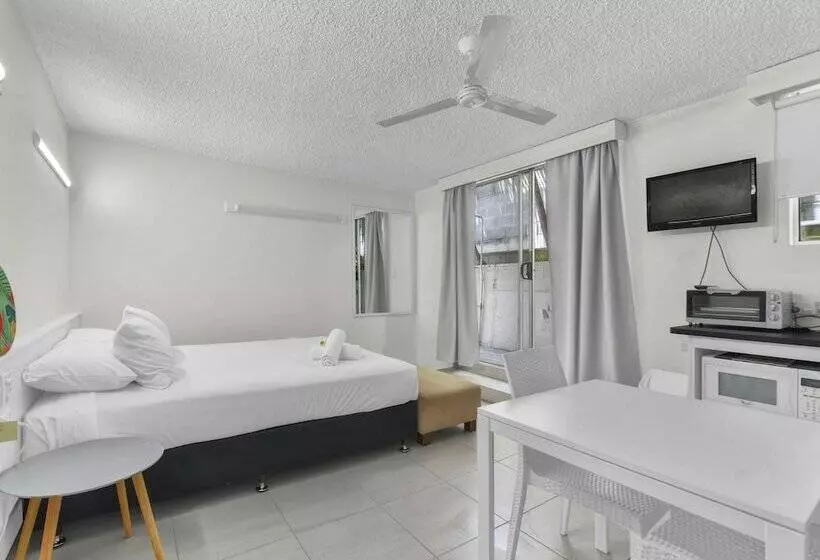 استودیوی لوکس, Camden Motor Inn