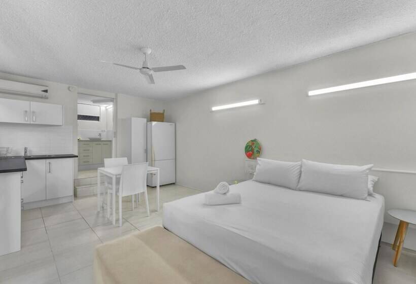 豪华工作室, Camden Motor Inn