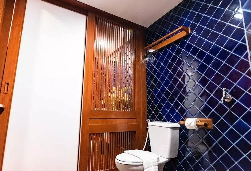 اتاق استاندارد سه نفره, Dang Derm Khaosan
