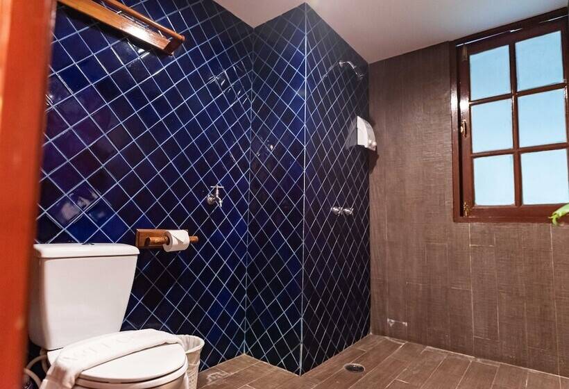 اتاق استاندارد سه نفره, Dang Derm Khaosan