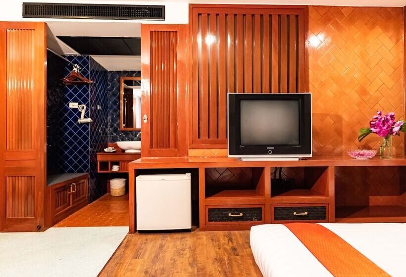 اتاق استاندارد سه نفره, Dang Derm Khaosan